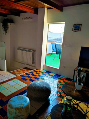 Casa Luzon, terraza-solarium con ducha y salon rustico